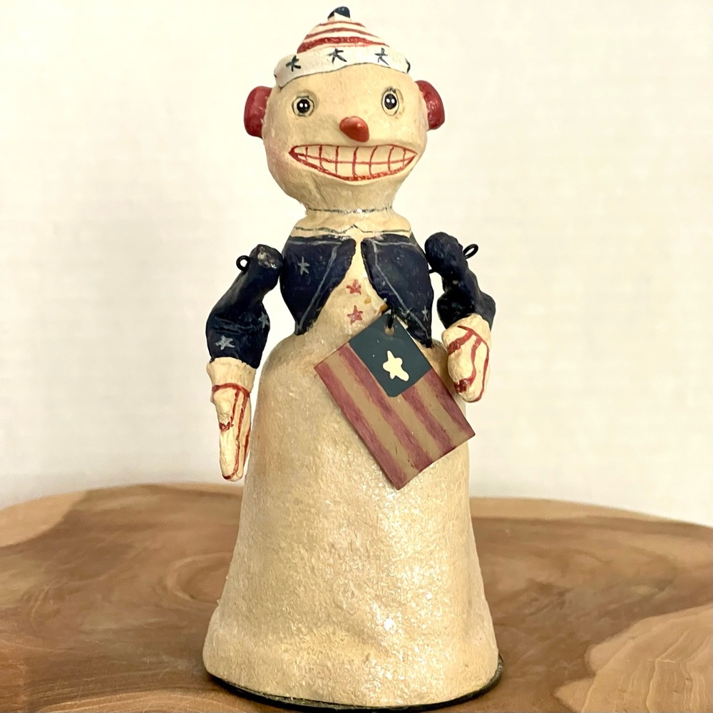 Patriotic Poliwoggs Snowwoman w/ Hat Figurine 5”
Vintage American Folk art